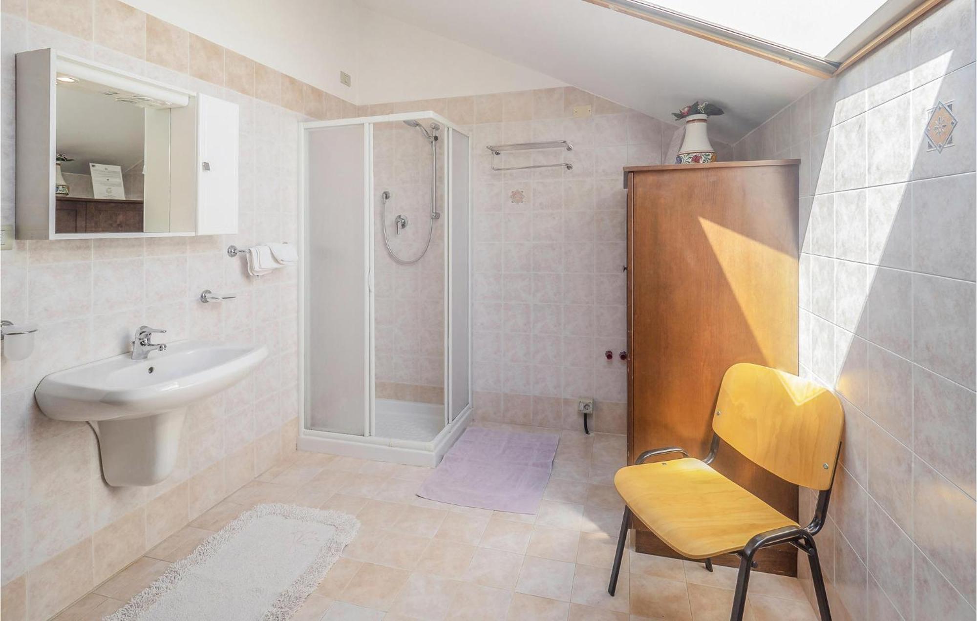 Awesome Home In Ariano Nel Polesine With Kitchen San Basilio 객실 사진